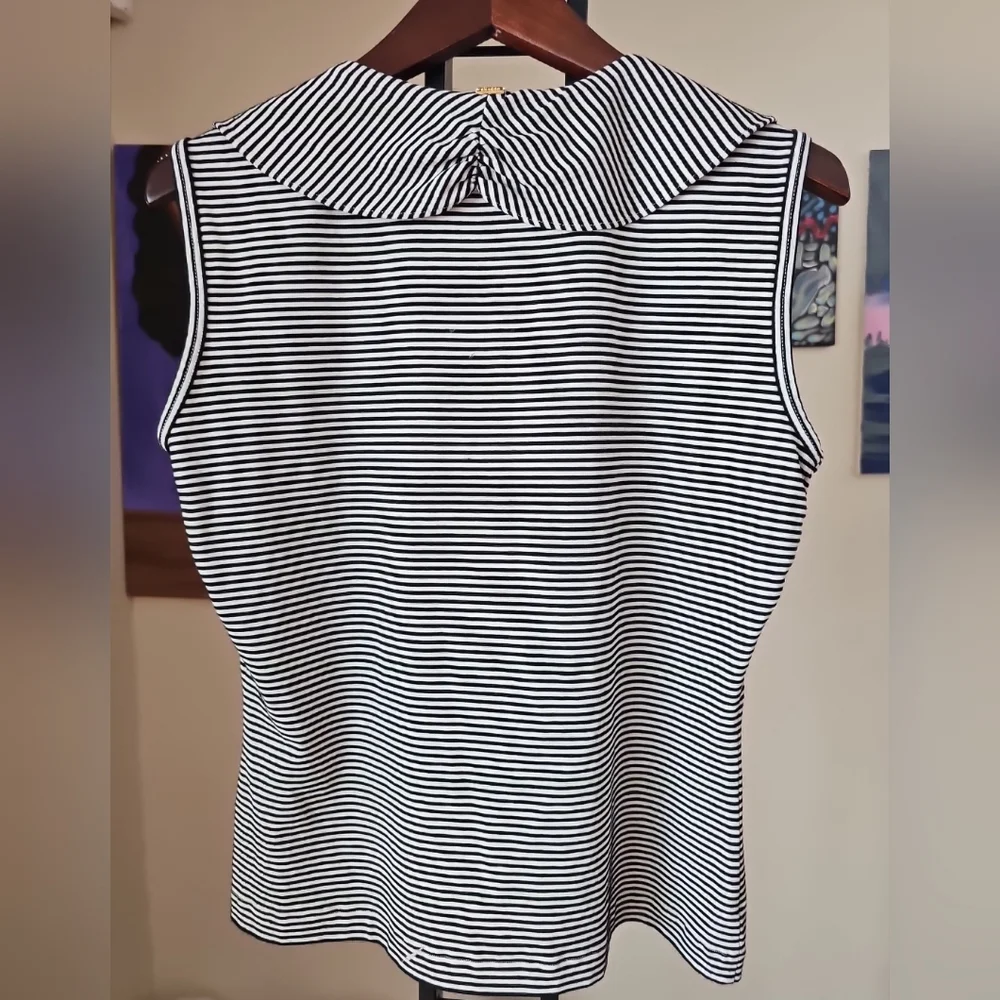 ST JOHN Women's Ruffle V Neck Sleeveless Striped Black White Stretch Top Size M - Picture 5 of 10
